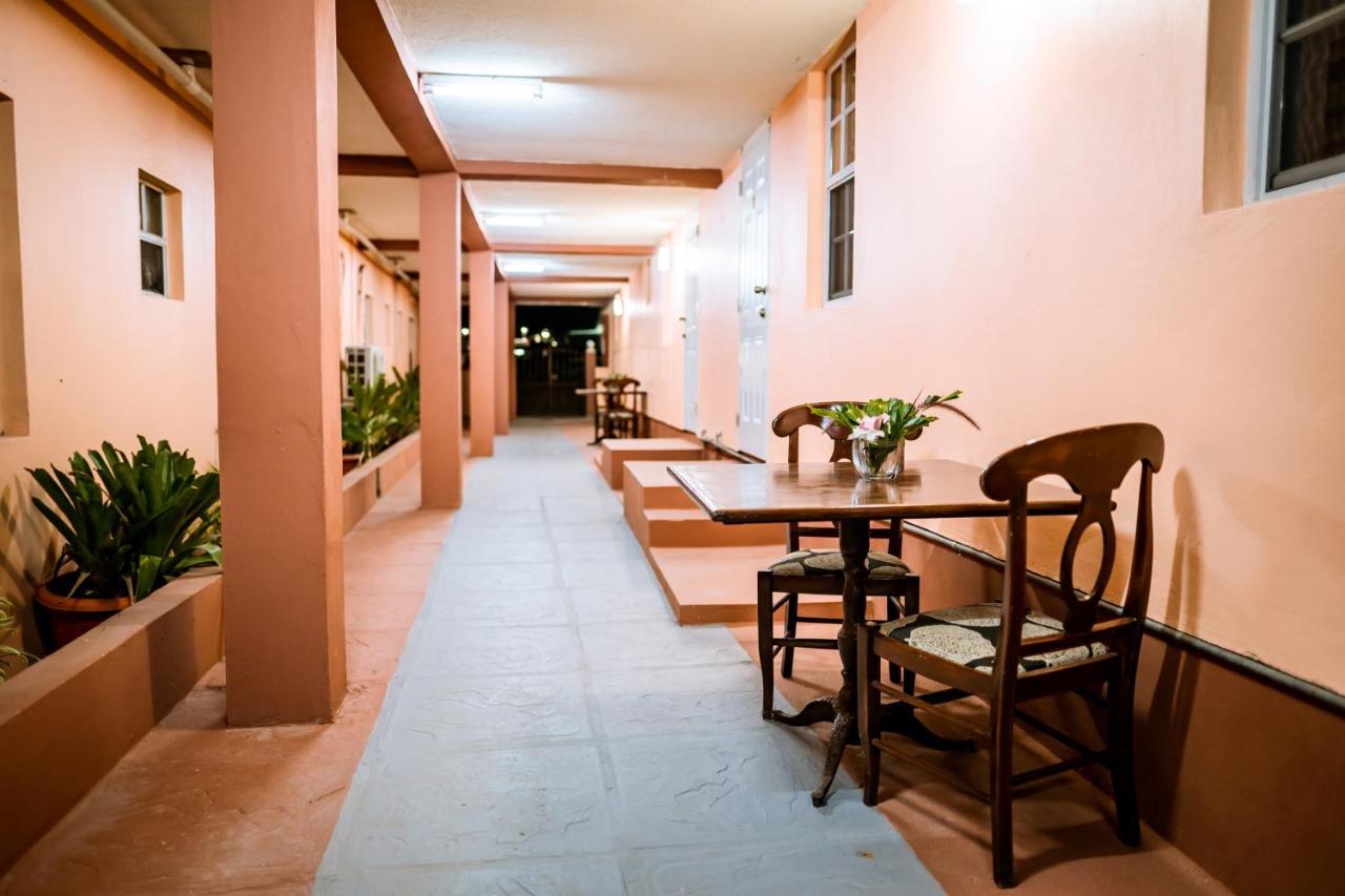 Connie'S Comfort Suites St. John's Zewnętrze zdjęcie