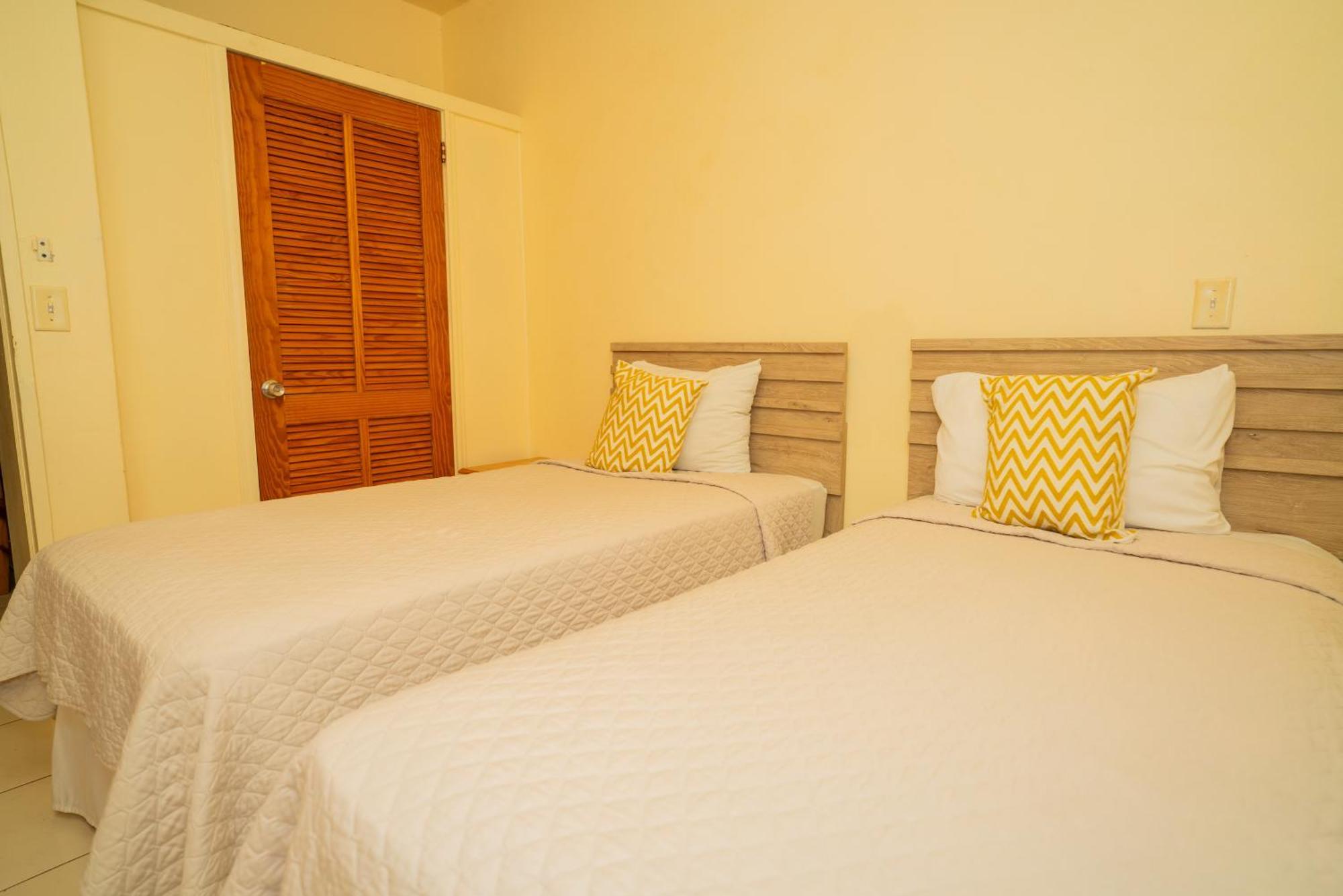 Connie'S Comfort Suites St. John's Zewnętrze zdjęcie