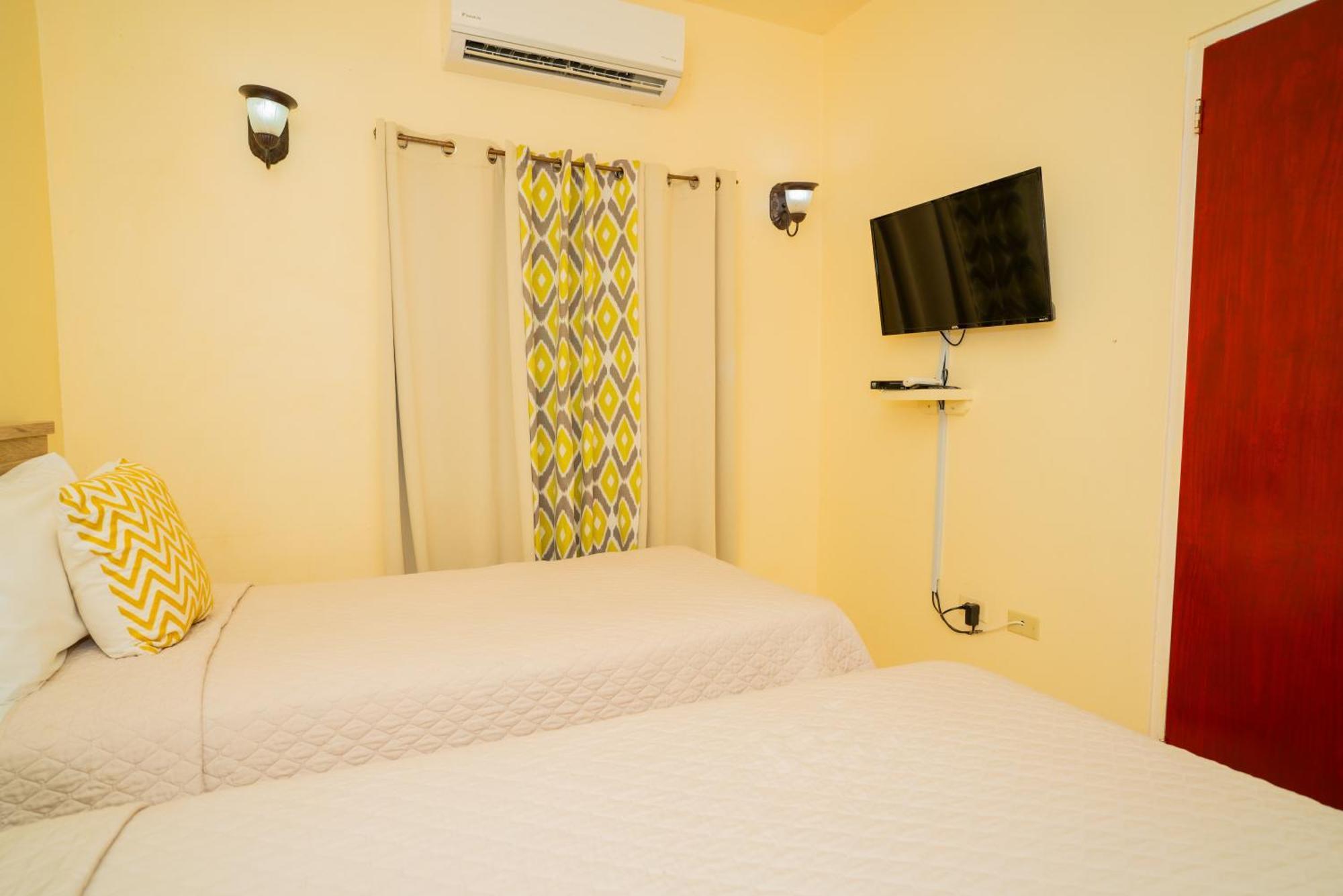 Connie'S Comfort Suites St. John's Zewnętrze zdjęcie