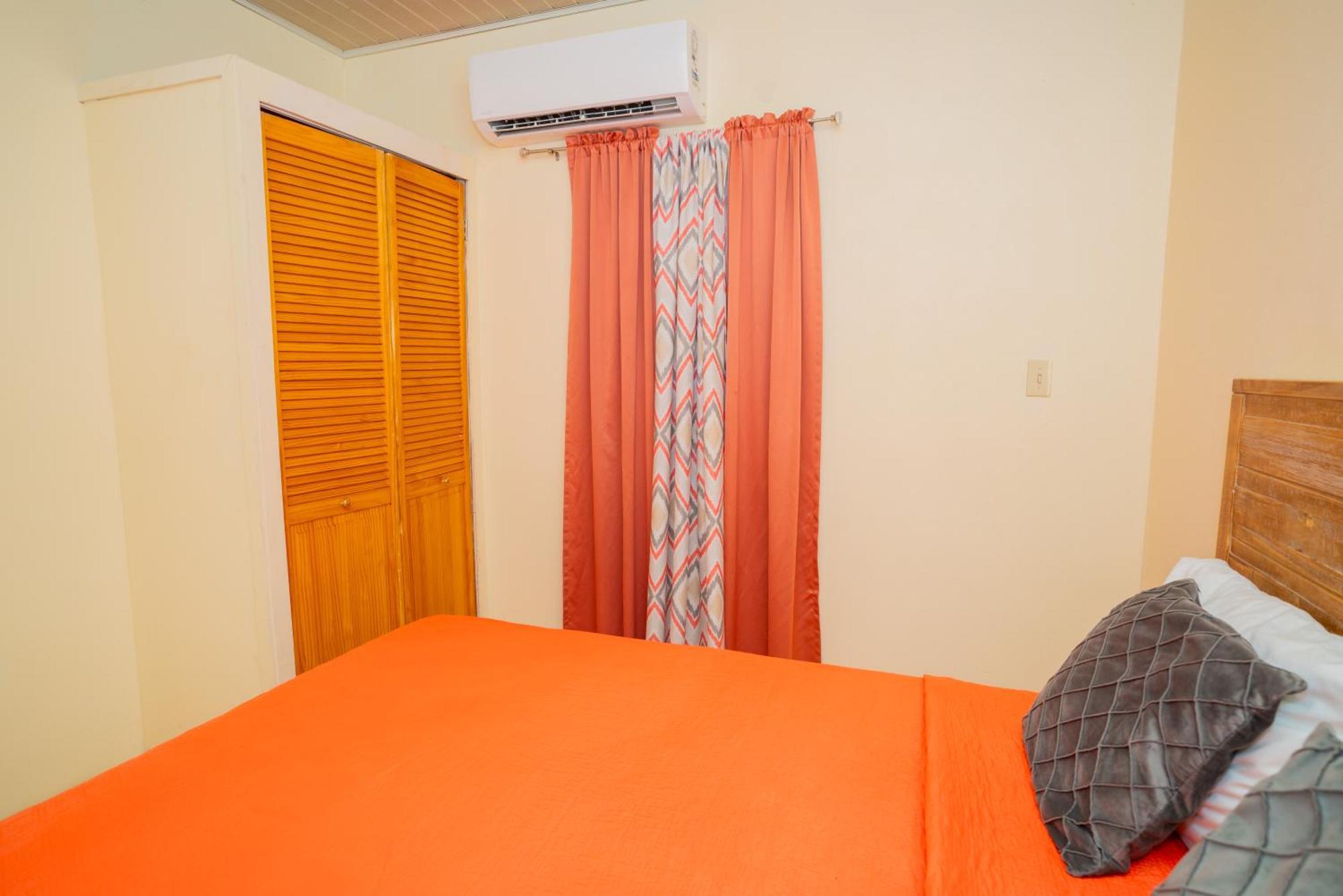 Connie'S Comfort Suites St. John's Zewnętrze zdjęcie