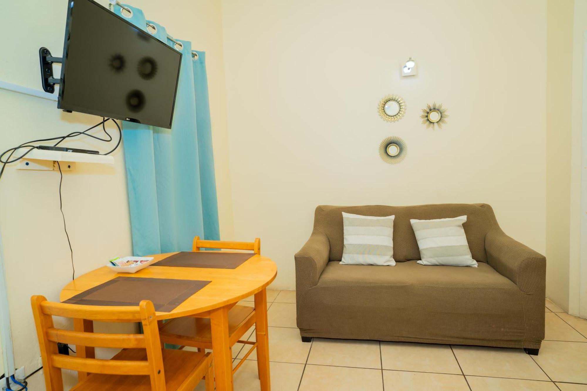 Connie'S Comfort Suites St. John's Zewnętrze zdjęcie