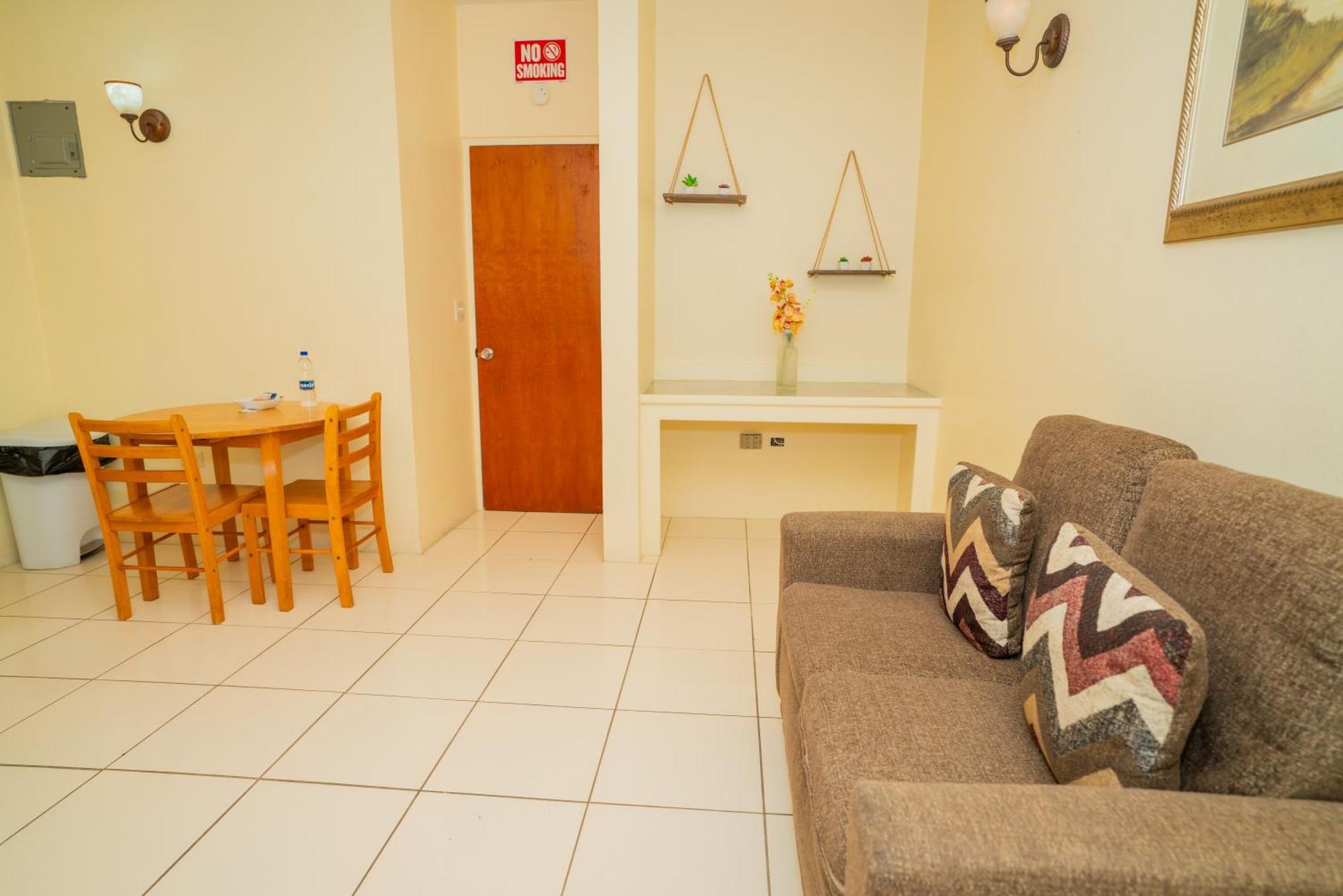 Connie'S Comfort Suites St. John's Zewnętrze zdjęcie