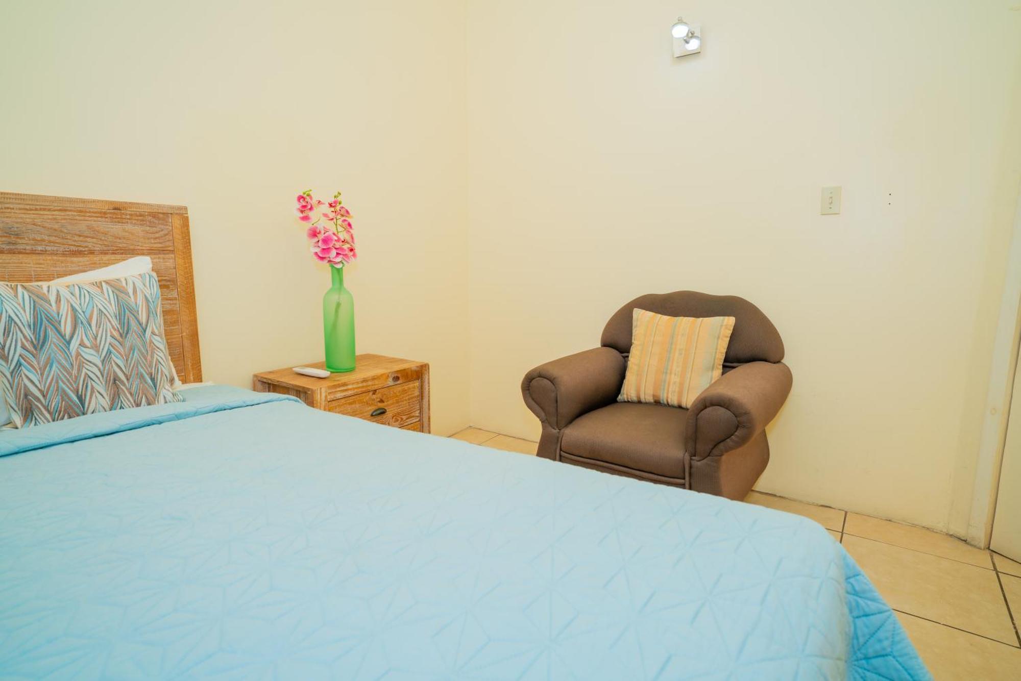 Connie'S Comfort Suites St. John's Zewnętrze zdjęcie