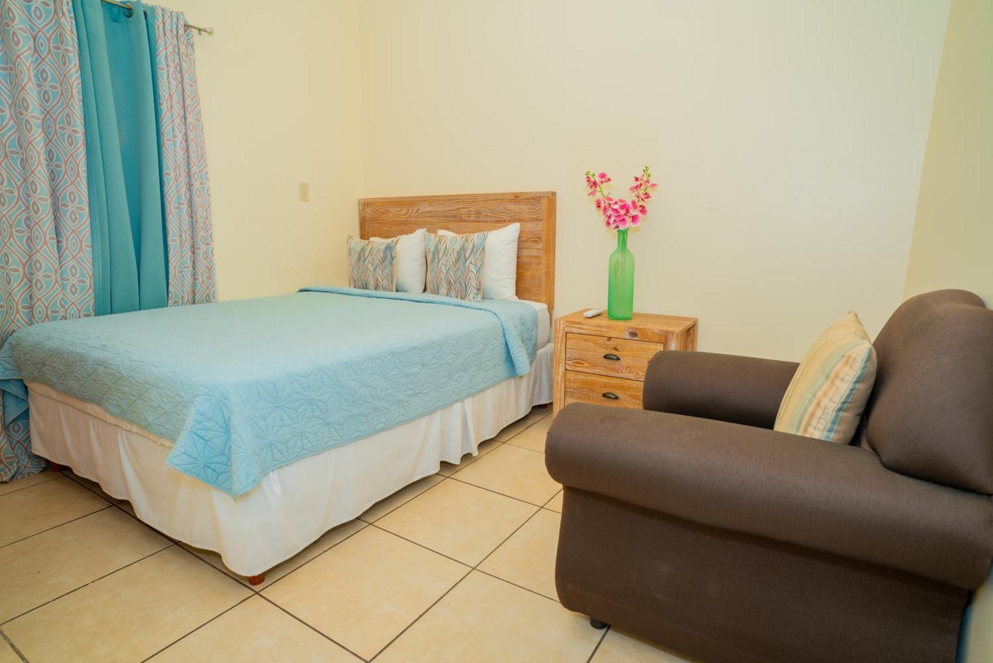 Connie'S Comfort Suites St. John's Zewnętrze zdjęcie