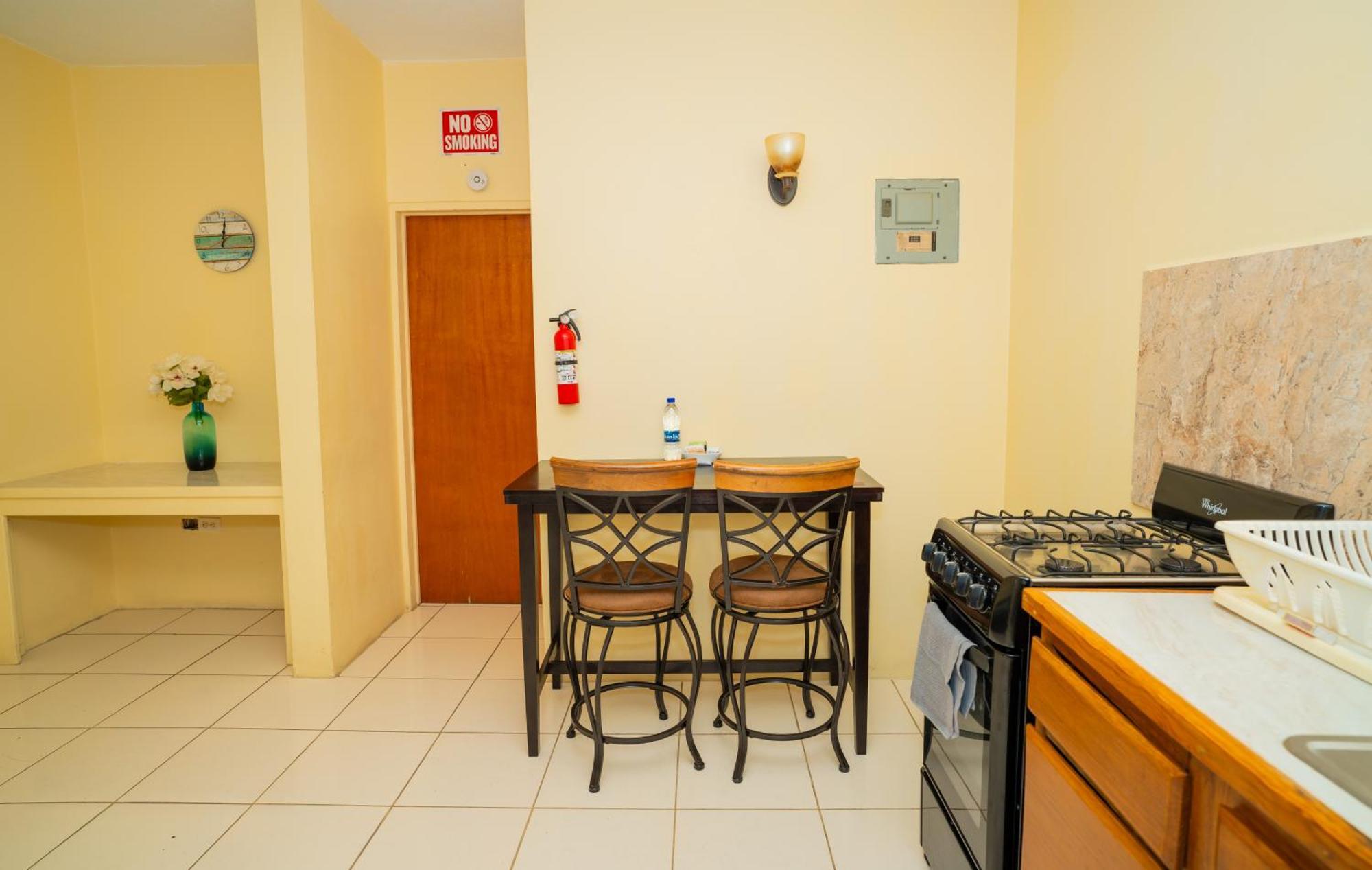 Connie'S Comfort Suites St. John's Zewnętrze zdjęcie