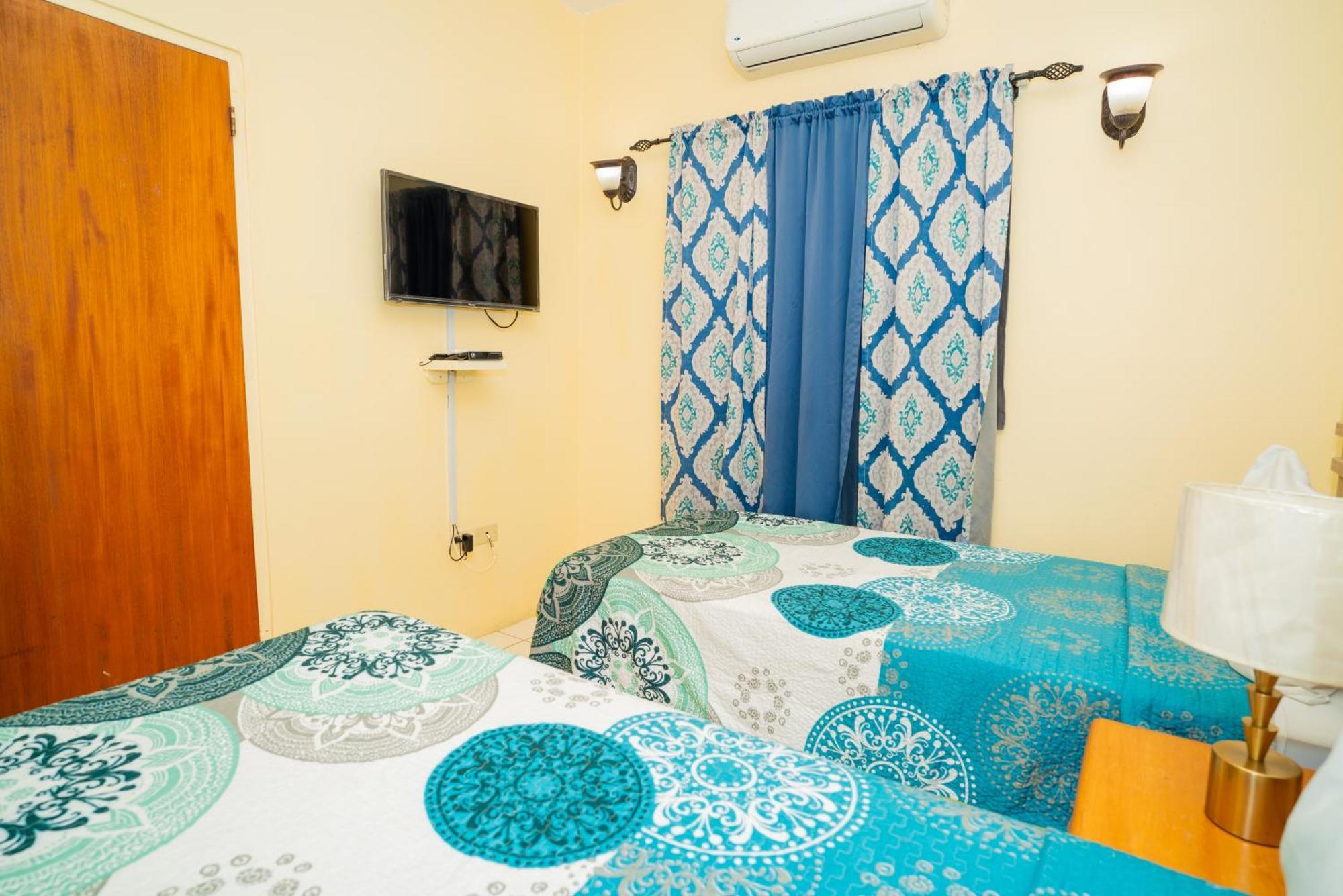 Connie'S Comfort Suites St. John's Zewnętrze zdjęcie