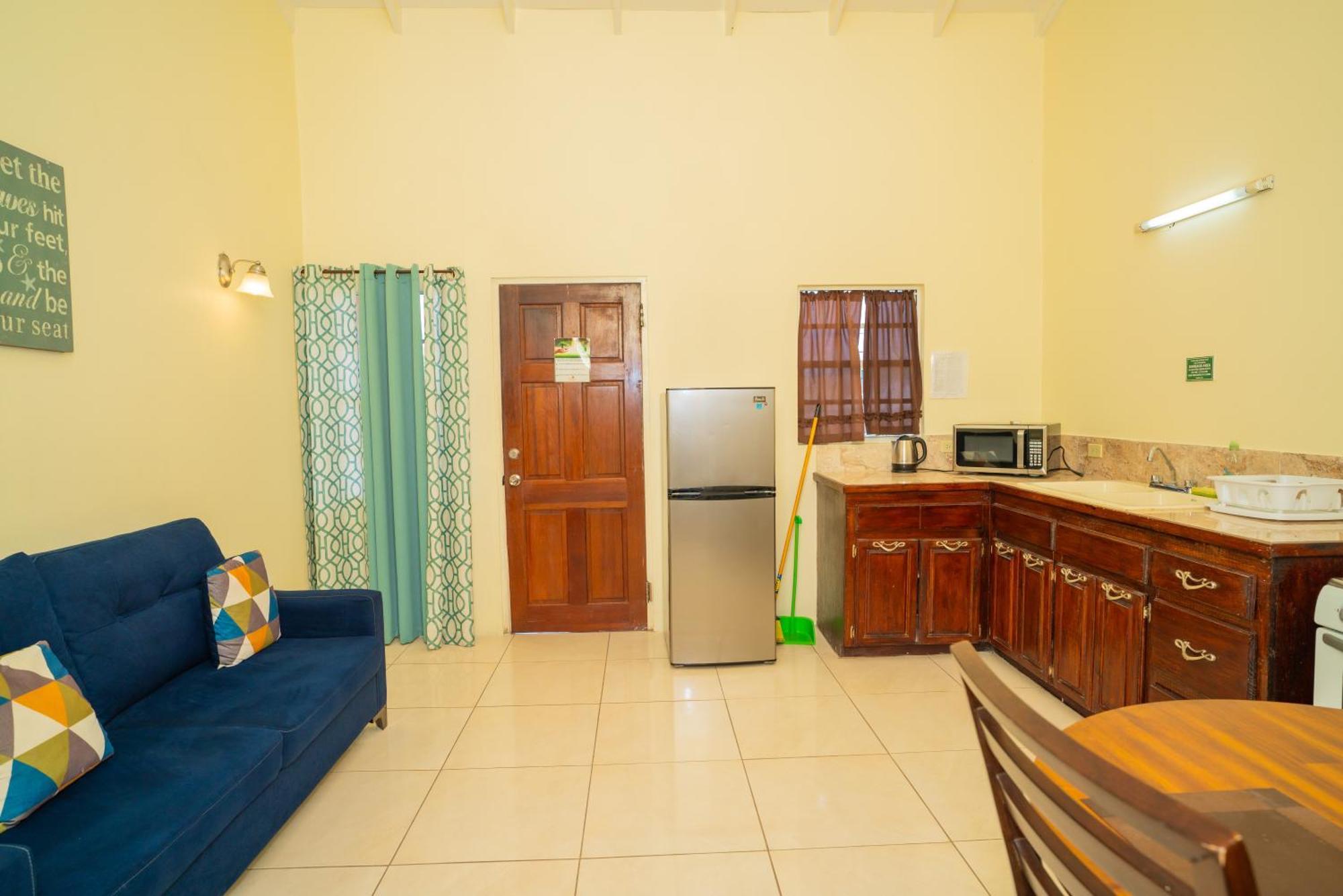 Connie'S Comfort Suites St. John's Zewnętrze zdjęcie