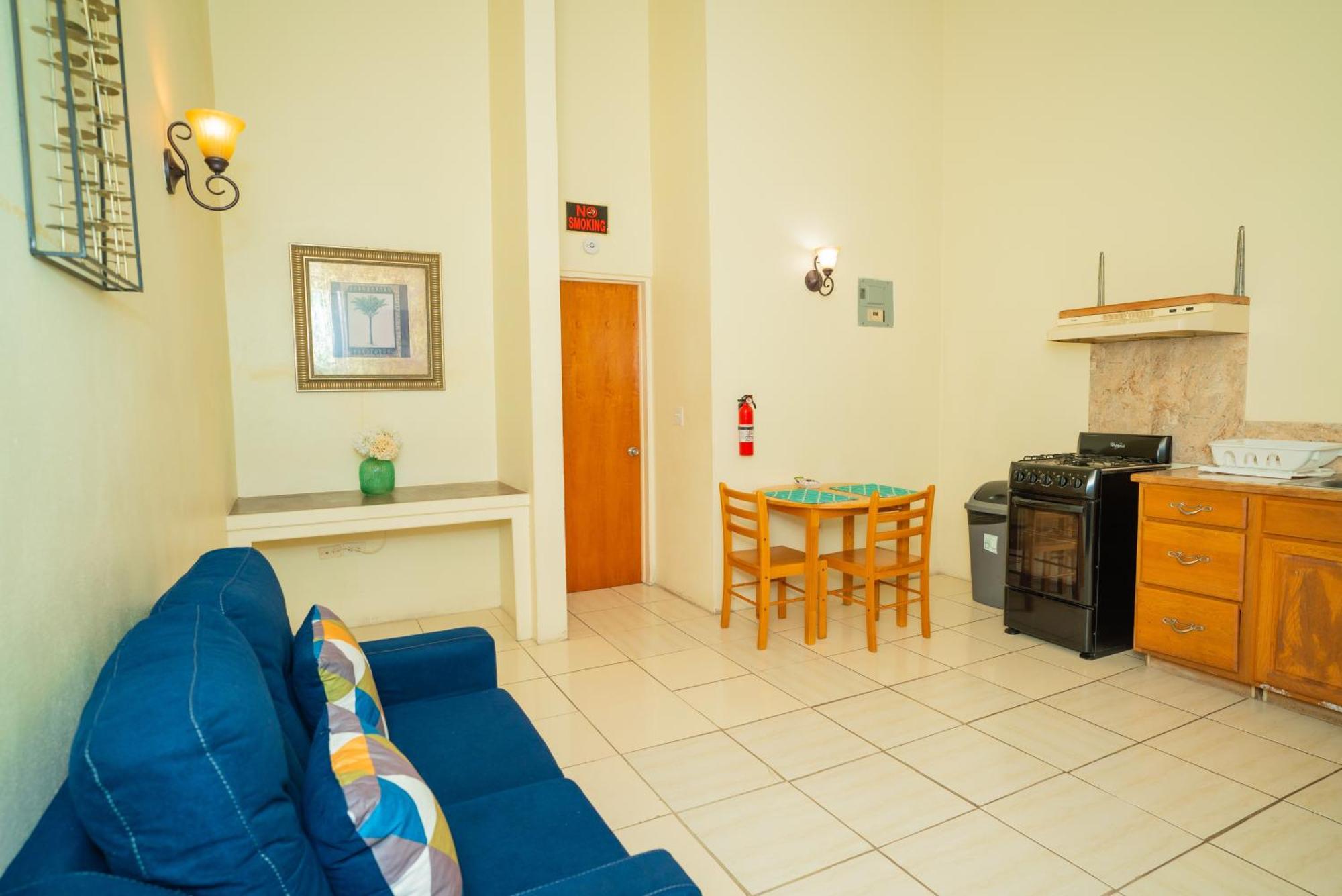 Connie'S Comfort Suites St. John's Zewnętrze zdjęcie