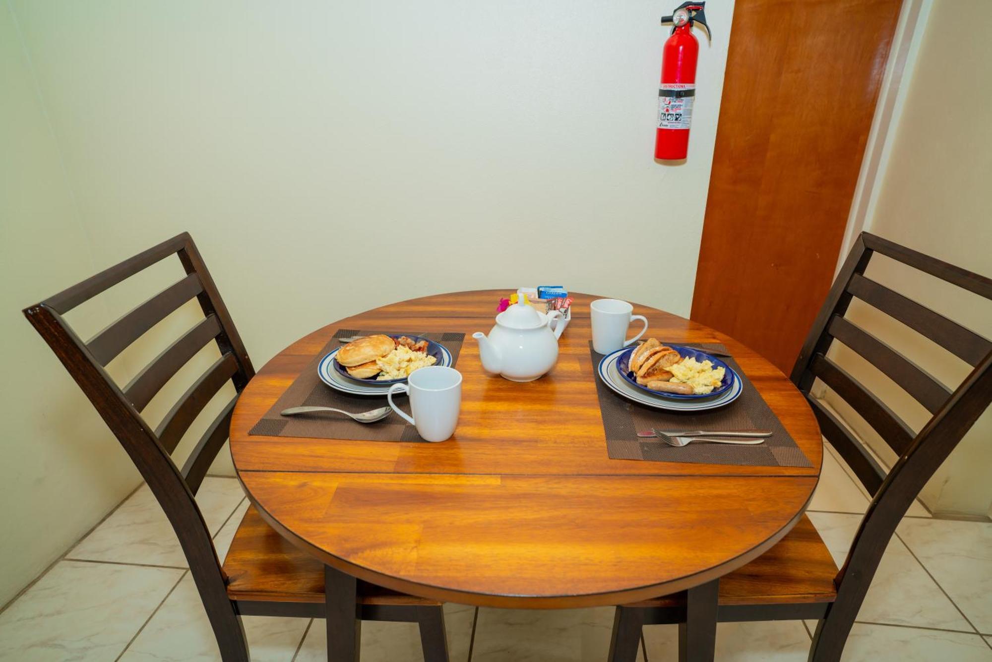 Connie'S Comfort Suites St. John's Zewnętrze zdjęcie