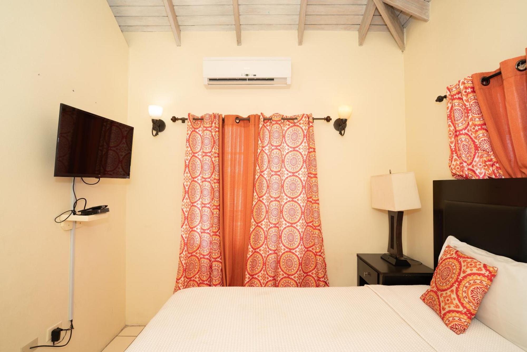 Connie'S Comfort Suites St. John's Zewnętrze zdjęcie