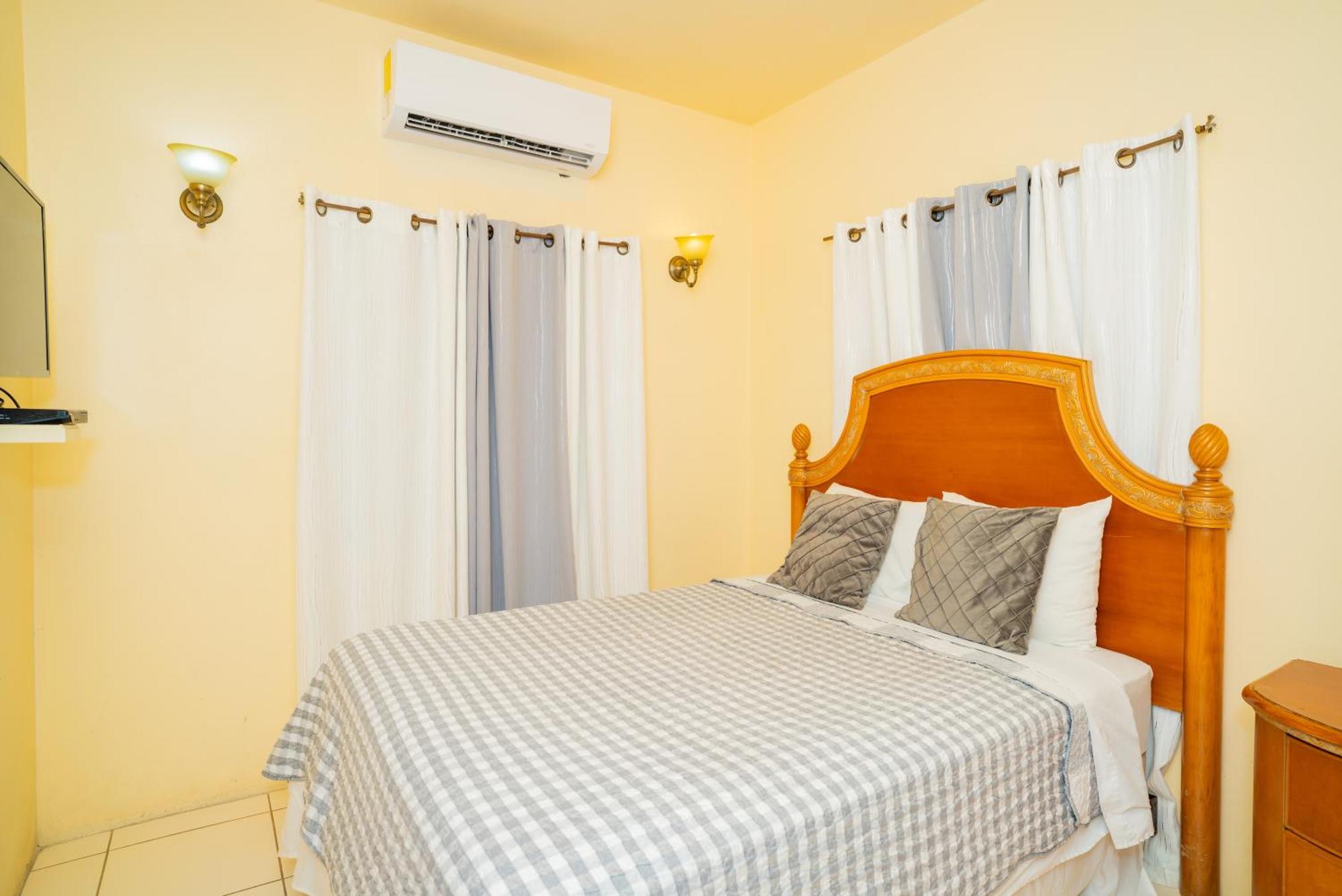 Connie'S Comfort Suites St. John's Zewnętrze zdjęcie
