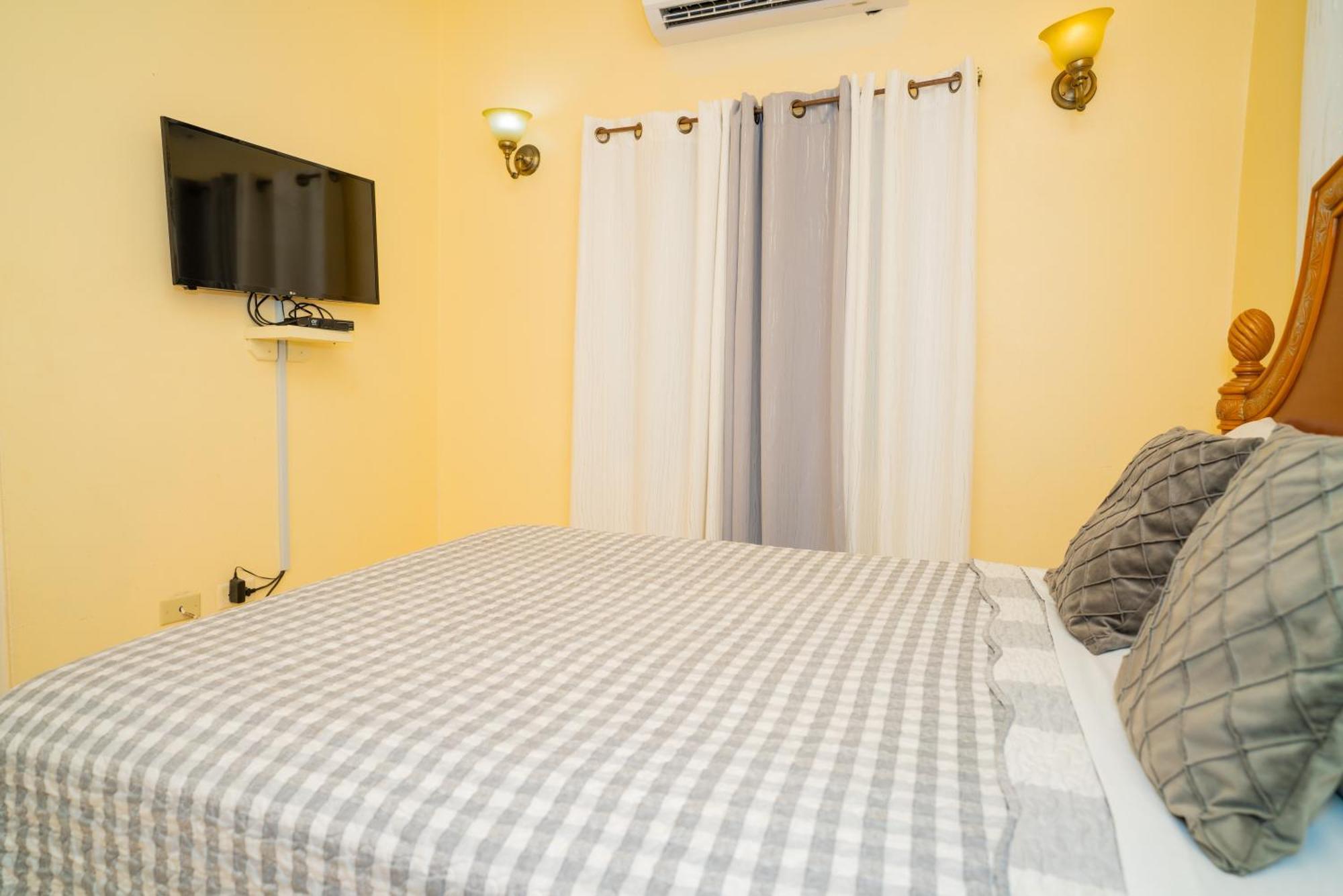 Connie'S Comfort Suites St. John's Zewnętrze zdjęcie