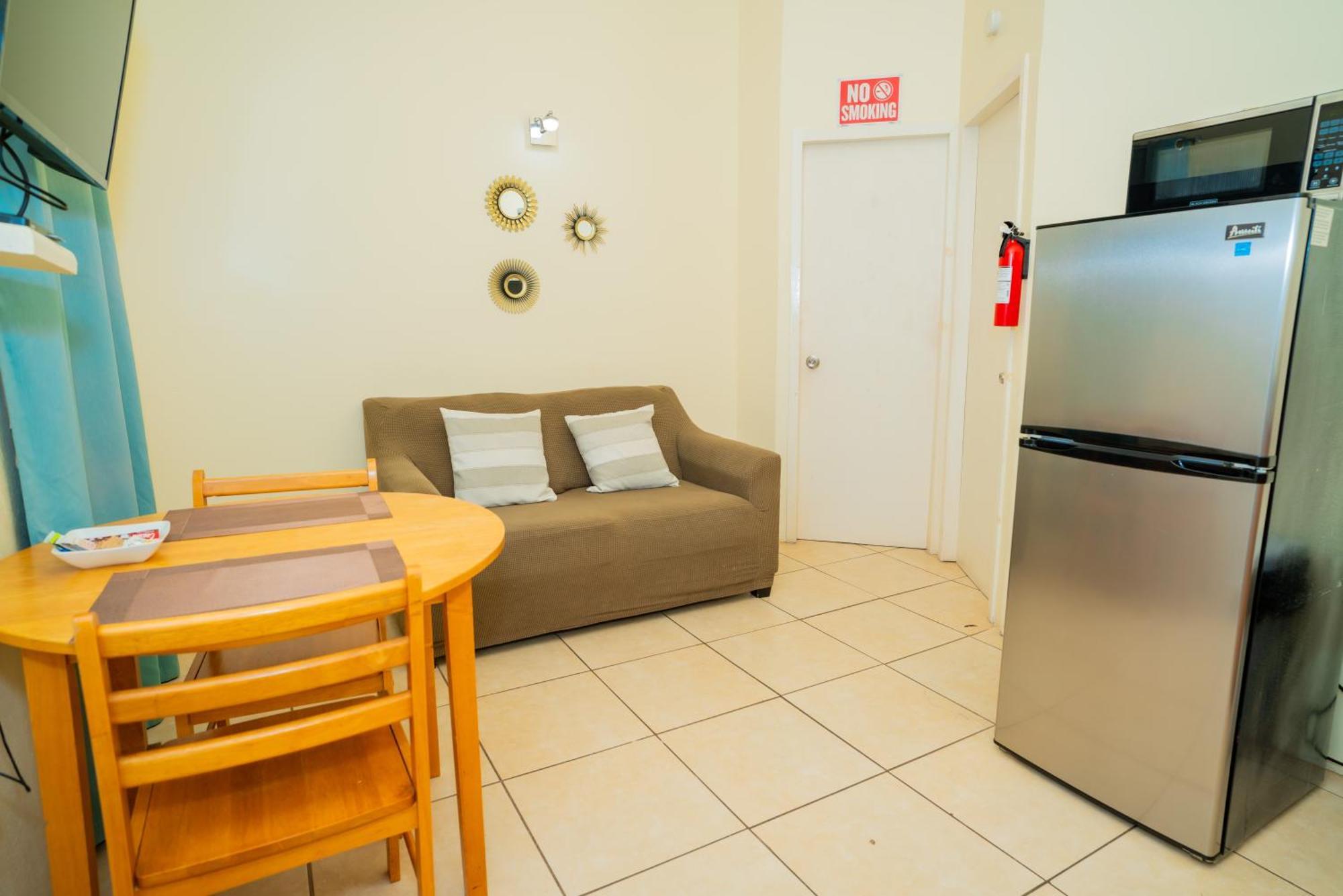 Connie'S Comfort Suites St. John's Zewnętrze zdjęcie