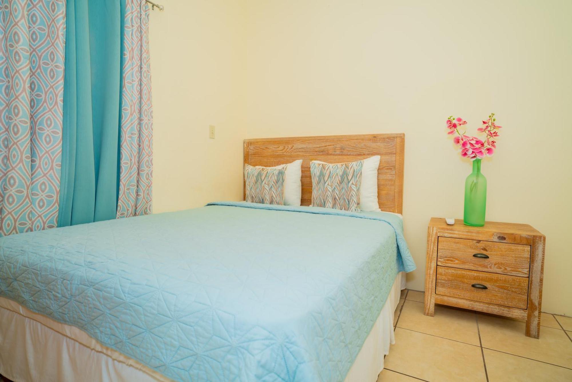 Connie'S Comfort Suites St. John's Zewnętrze zdjęcie
