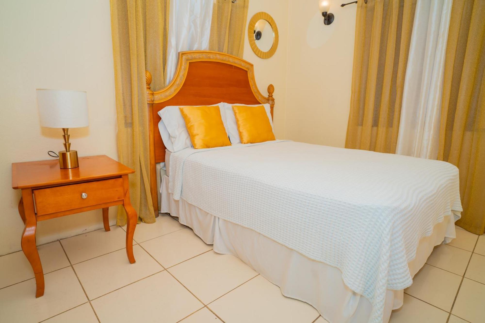Connie'S Comfort Suites St. John's Zewnętrze zdjęcie
