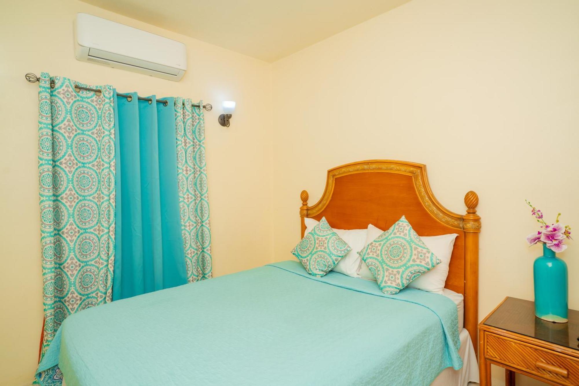 Connie'S Comfort Suites St. John's Zewnętrze zdjęcie
