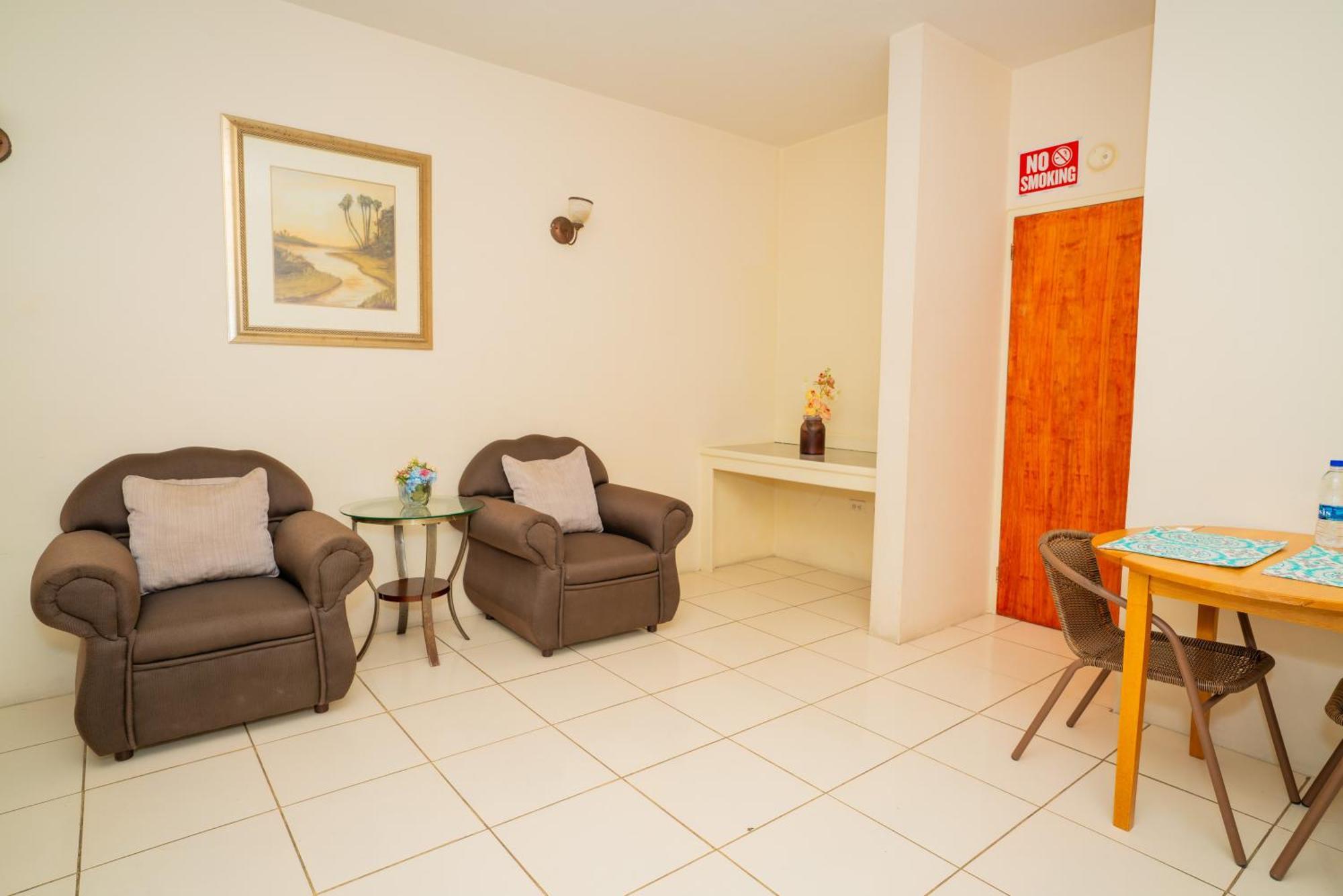 Connie'S Comfort Suites St. John's Zewnętrze zdjęcie