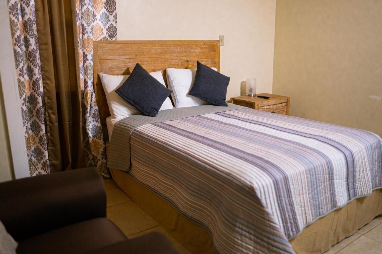 Connie'S Comfort Suites St. John's Zewnętrze zdjęcie