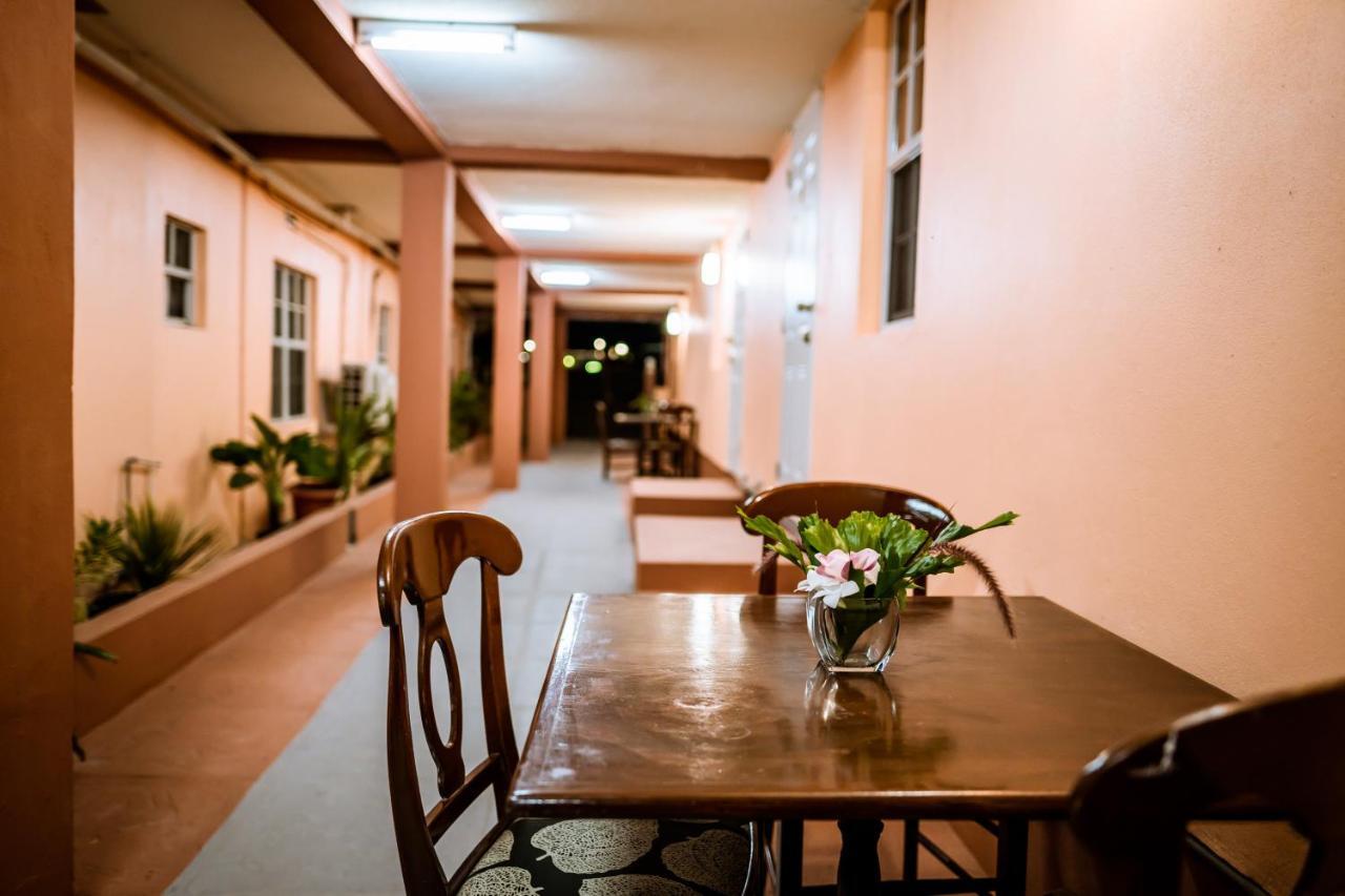 Connie'S Comfort Suites St. John's Zewnętrze zdjęcie